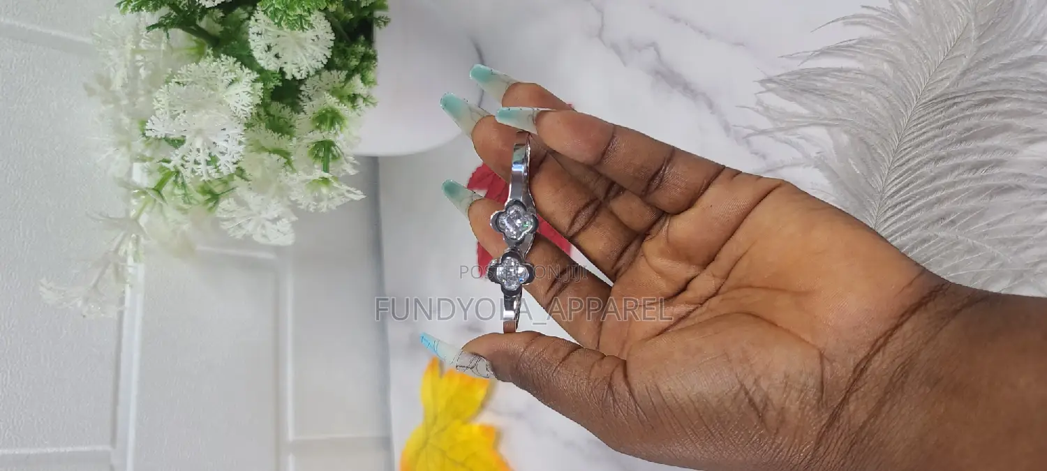 Fashionable Female Bangle