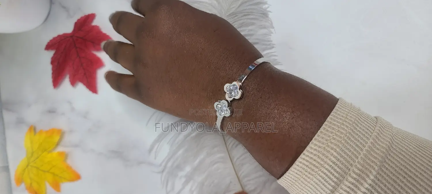 Fashionable Female Bangle