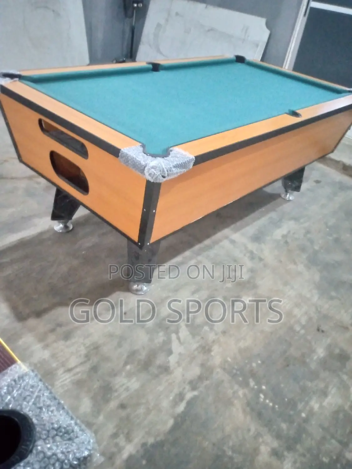 Commercial Snooker Table (Coin)