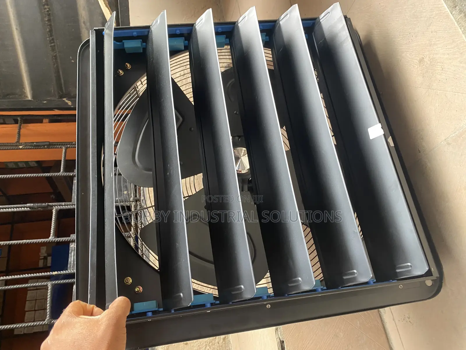 20” Inches Exaust Fan With Cover Strong Winds