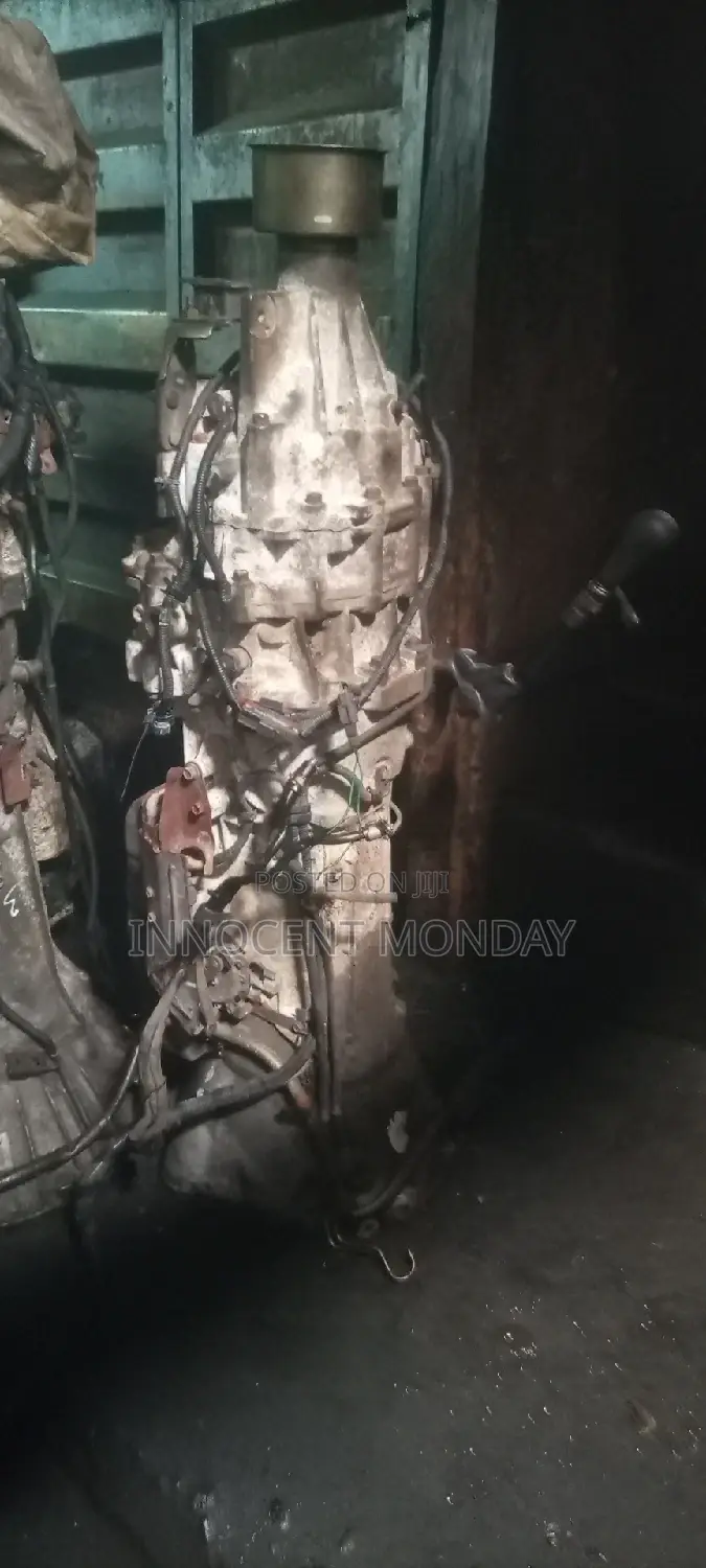 Nissan Pathfinder Gearbox 1998-2001.