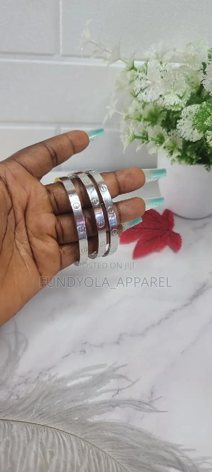 Fashionable Female Bangle