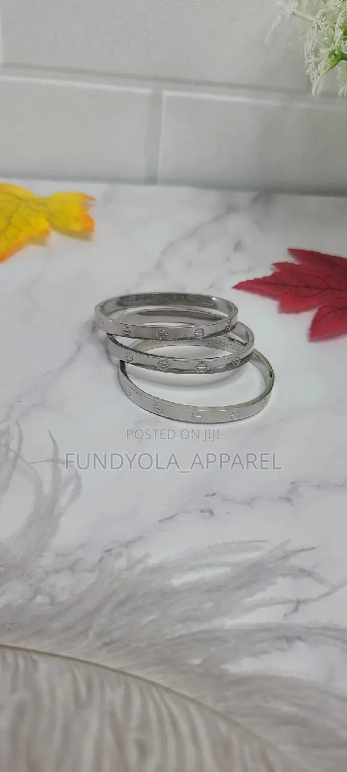 Fashionable Female Bangle