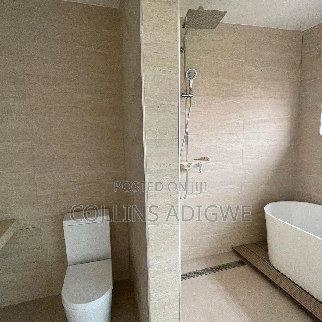 4bdrm Duplex in Chevron for sale