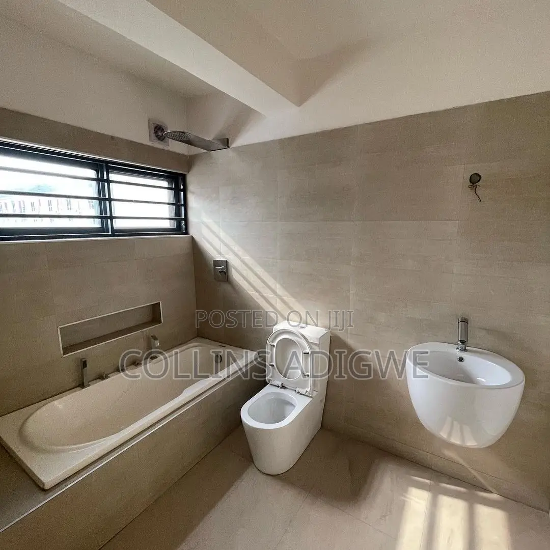4bdrm Duplex in Chevron for sale
