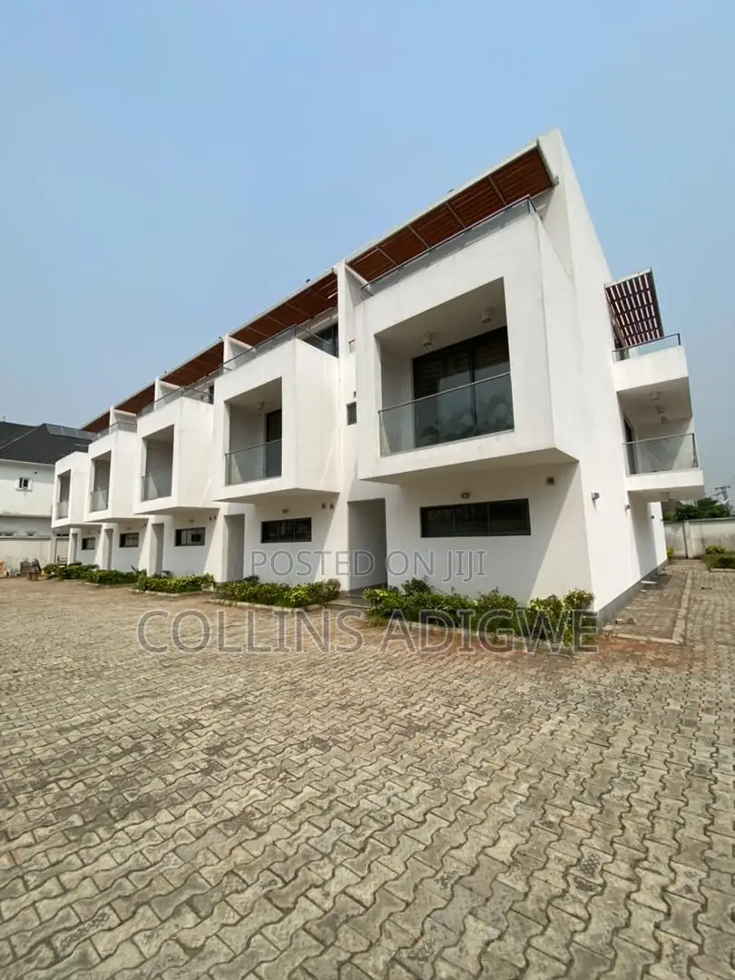 4bdrm Duplex in Chevron for sale