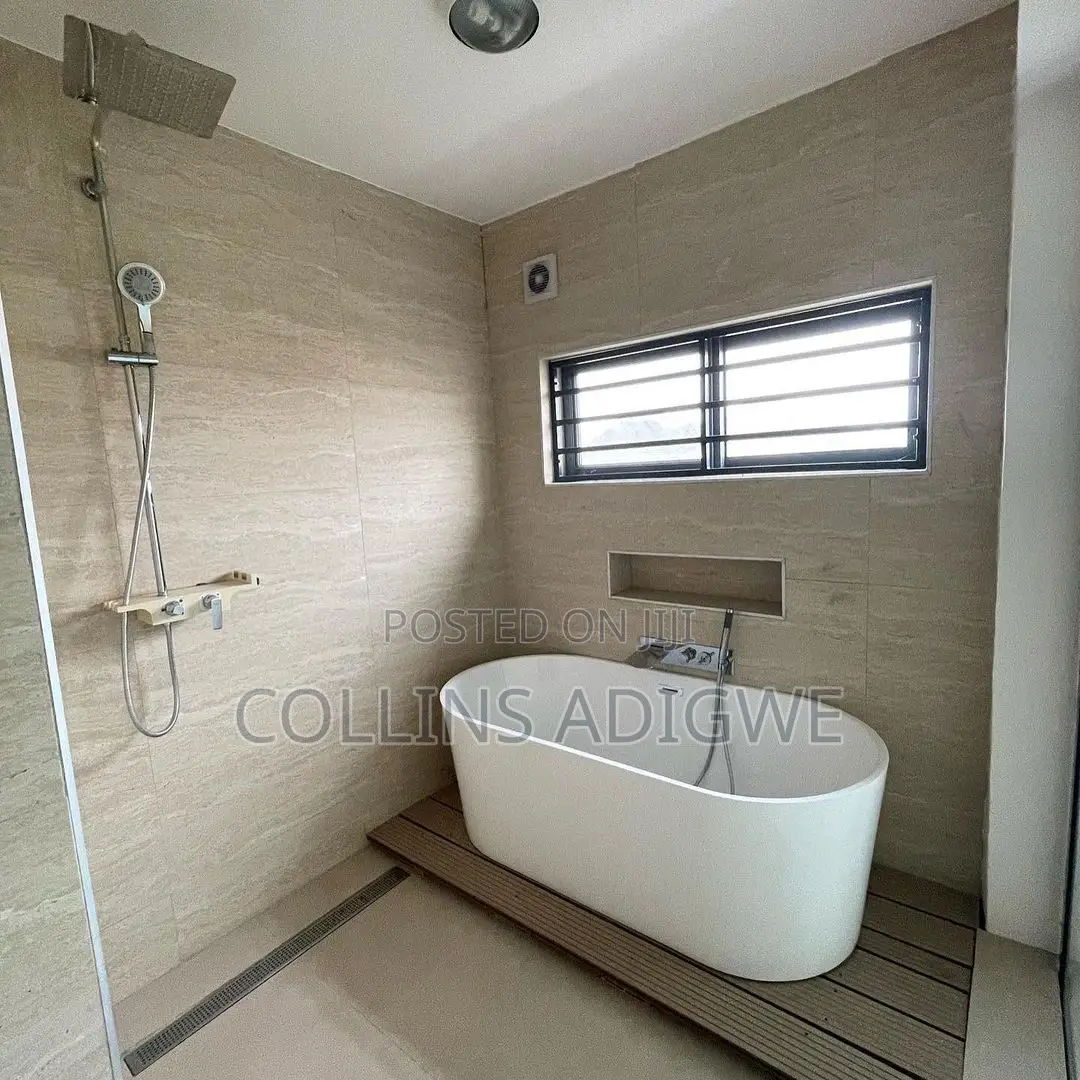 4bdrm Duplex in Chevron for sale