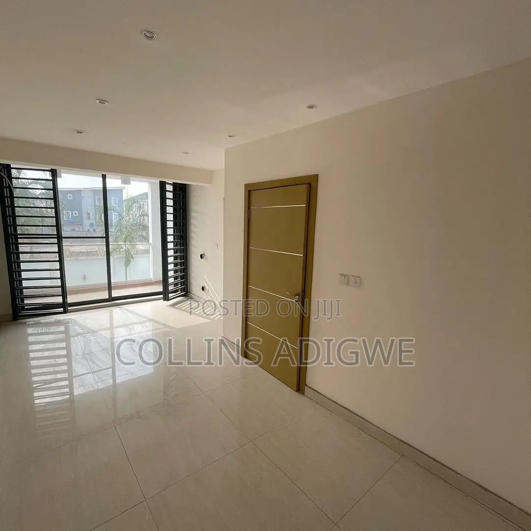 4bdrm Duplex in Chevron for sale