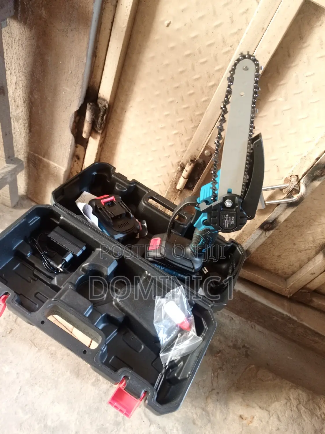 Makita Battery Chainsaw 8 Inches
