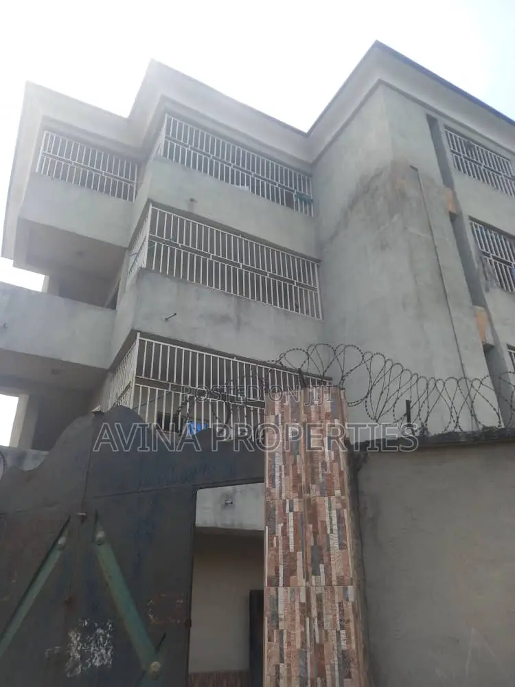 A 3 Story Building Of 40 Room's Self-contained All Ensuit