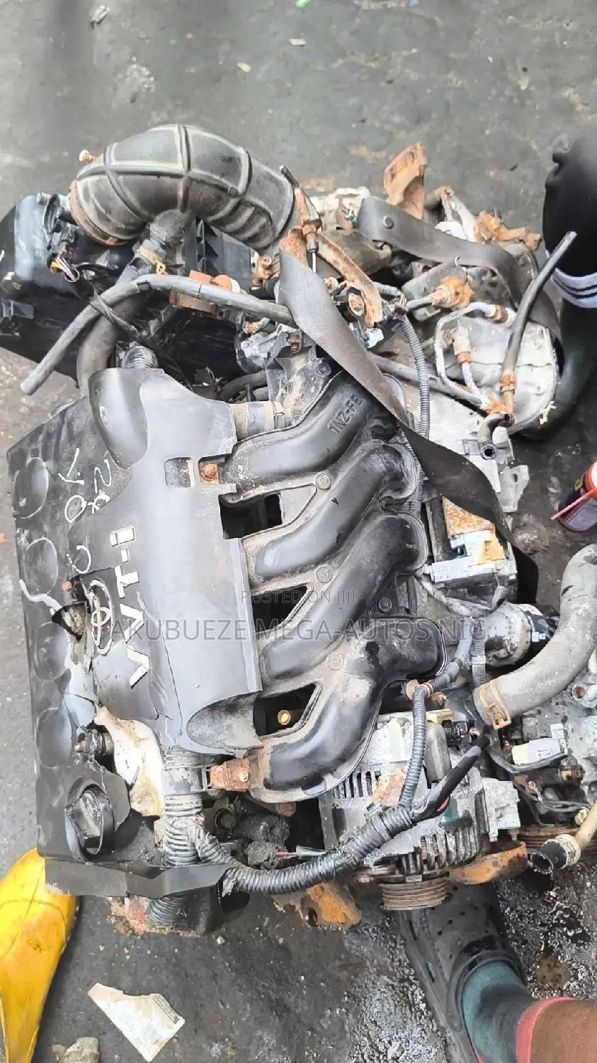 Complete Toyota Yaris Engine and Gearbox  1nz