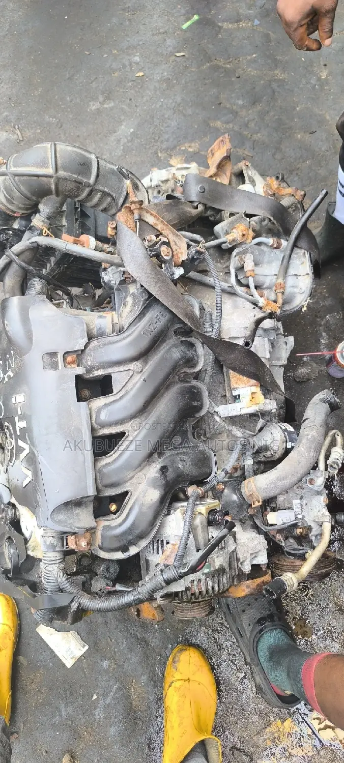 Complete Toyota Yaris Engine and Gearbox  1nz