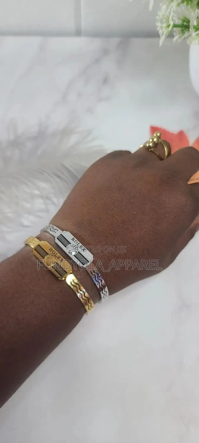 Fashionable Female Gold Bangle