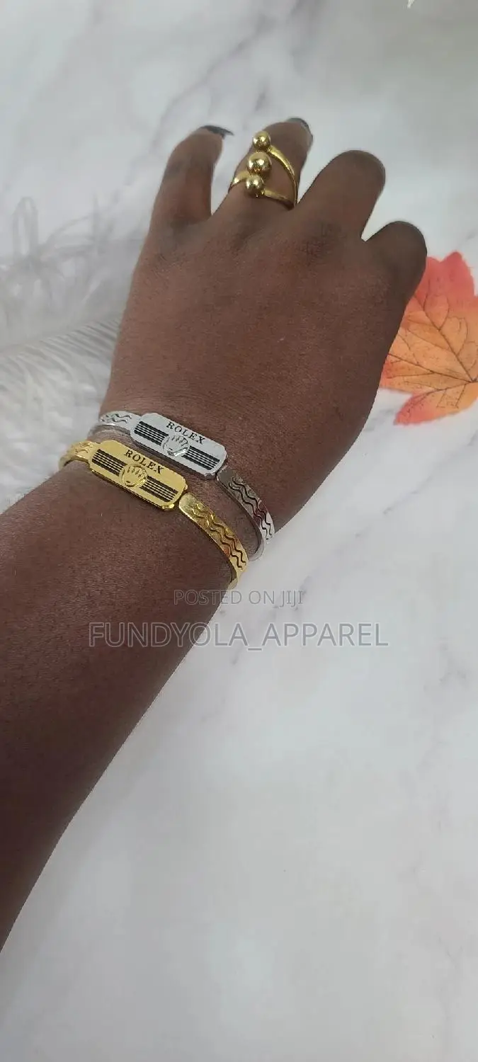 Fashionable Female Gold Bangle
