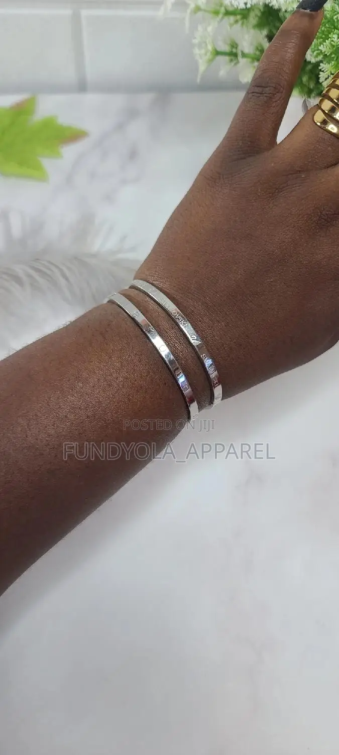 Fashionable Female Silver Wrist Bangle