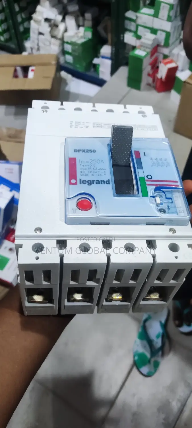 McCb 4pole Legrand