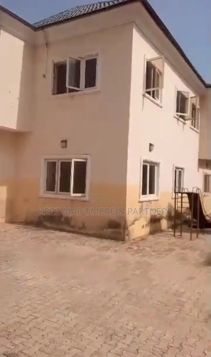 5bdrm Duplex in Trans Ekulu , New for sale