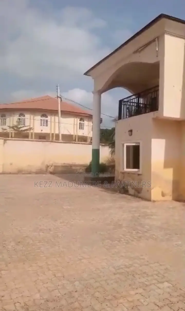 5bdrm Duplex in Trans Ekulu , New for sale