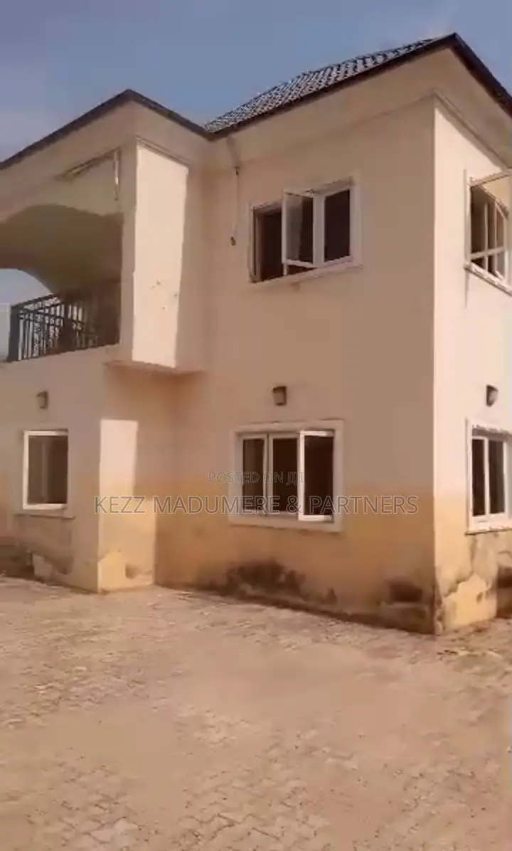 5bdrm Duplex in Trans Ekulu , New for sale