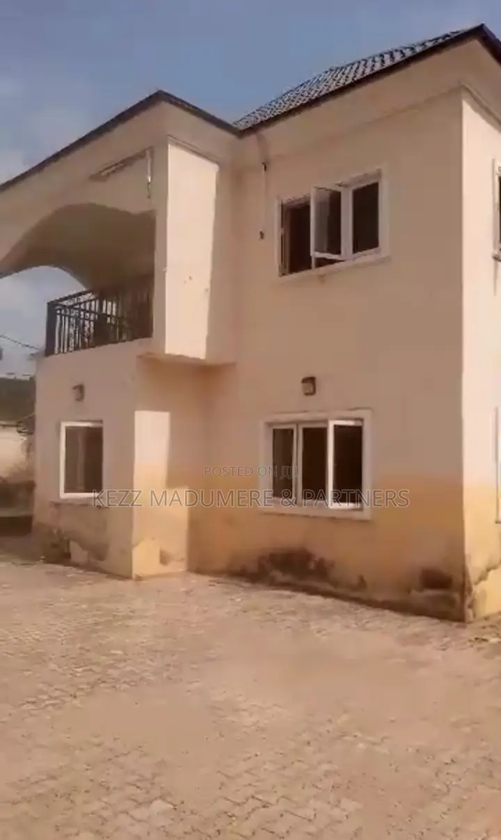 5bdrm Duplex in Trans Ekulu , New for sale