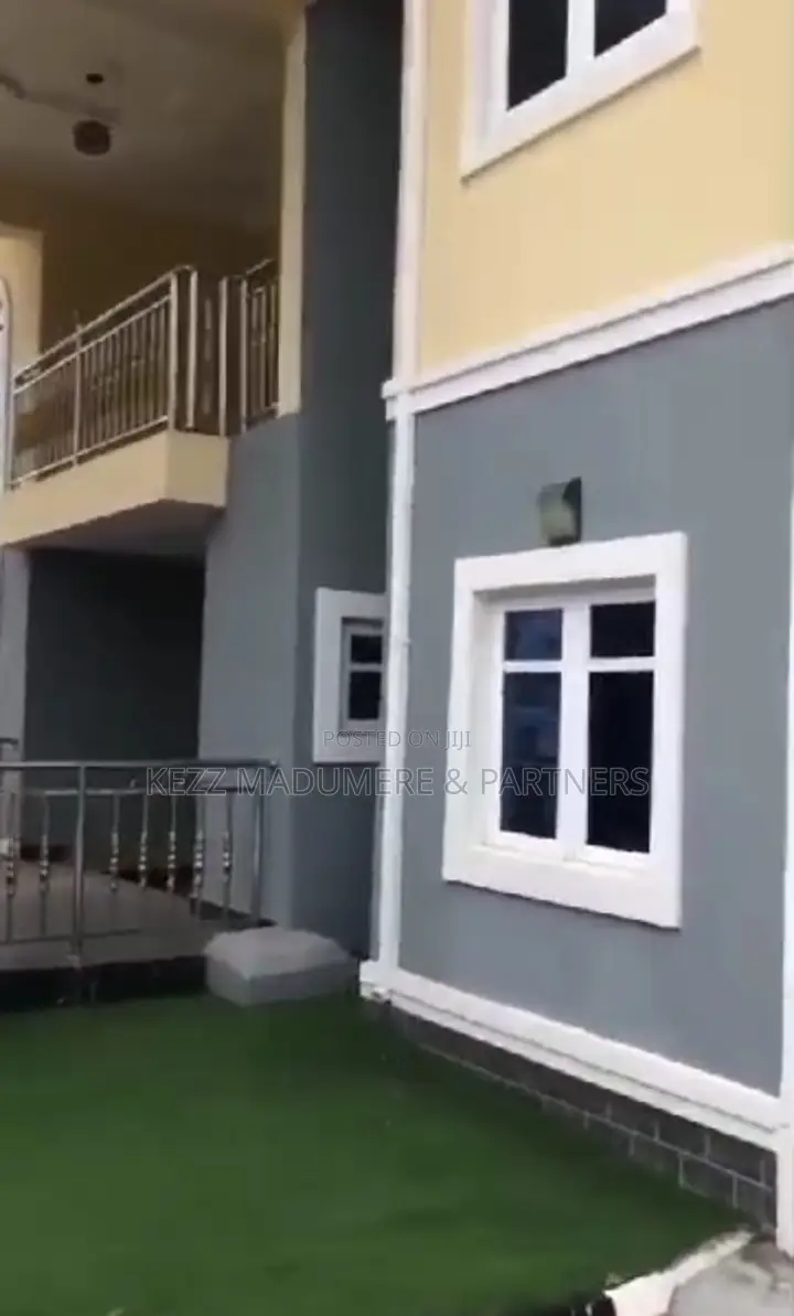 5bdrm Duplex in Golf Estate Annex , for sale