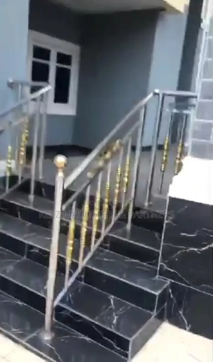 5bdrm Duplex in Golf Estate Annex , for sale