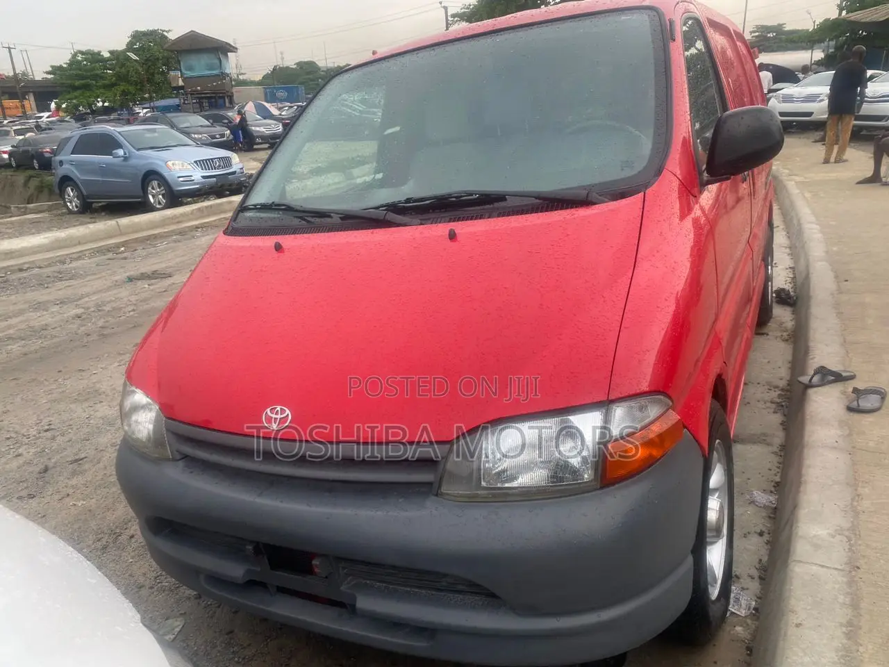 Toyota HiAce 2004 Red