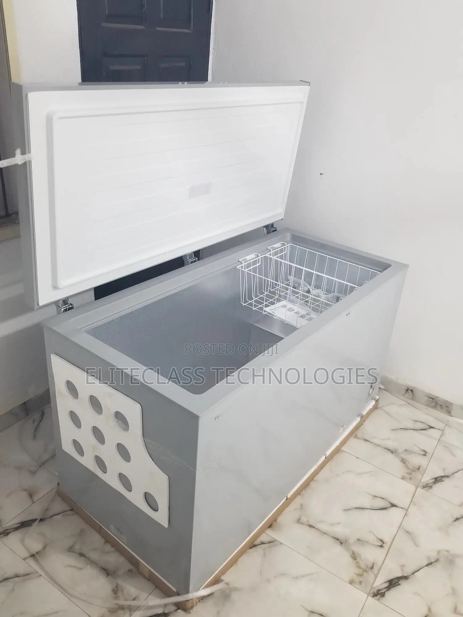 Unique FC-55DD Hisense Chest Freezer 420L.