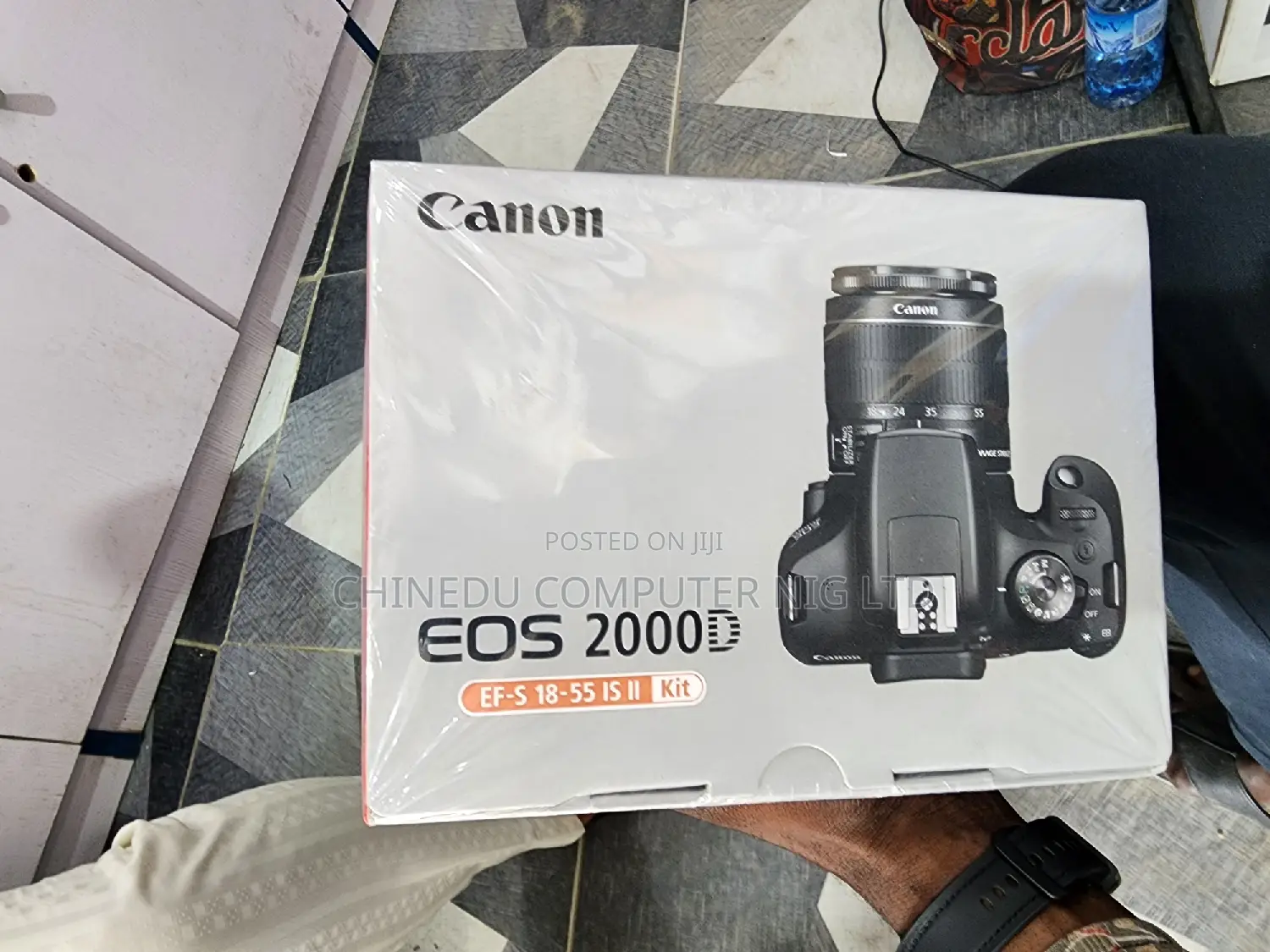 Canon EOS 2000D
