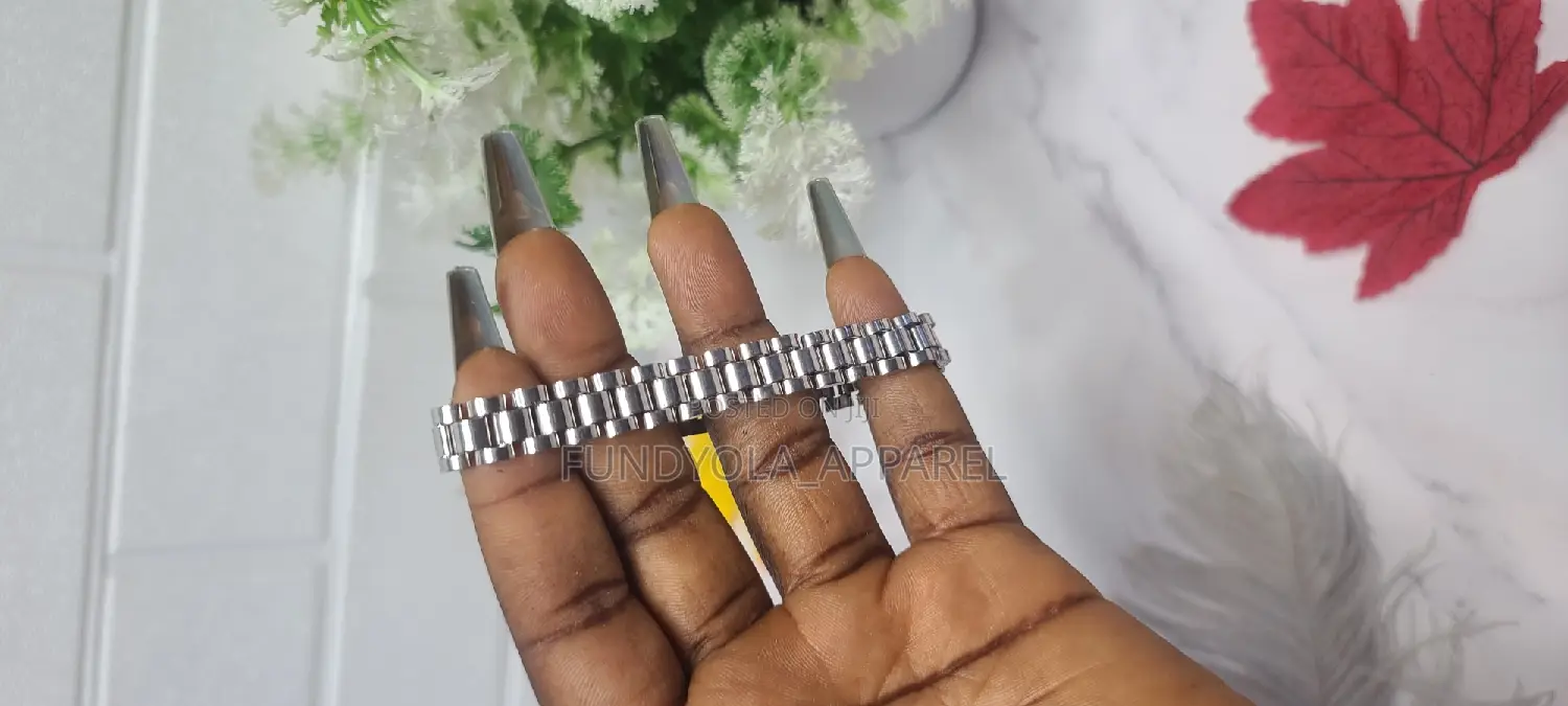 Silver Plainn Strap Hand Chain