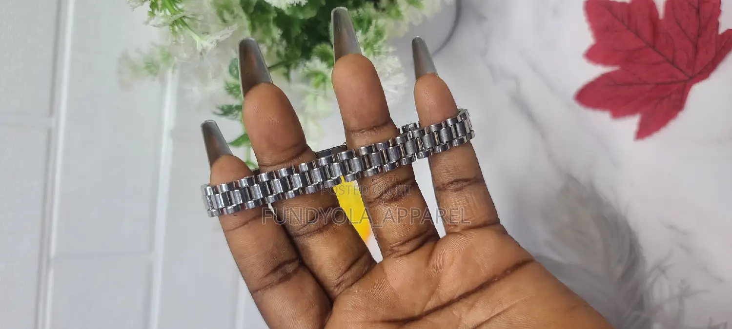 Silver Plainn Strap Hand Chain