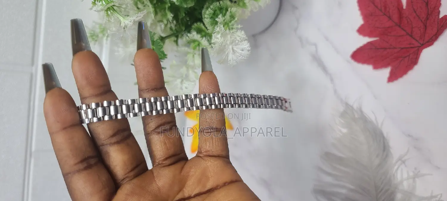 Silver Plainn Strap Hand Chain