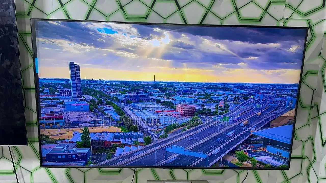 Amazing 55" Samsung Crystal UHD Smart Tv Nj