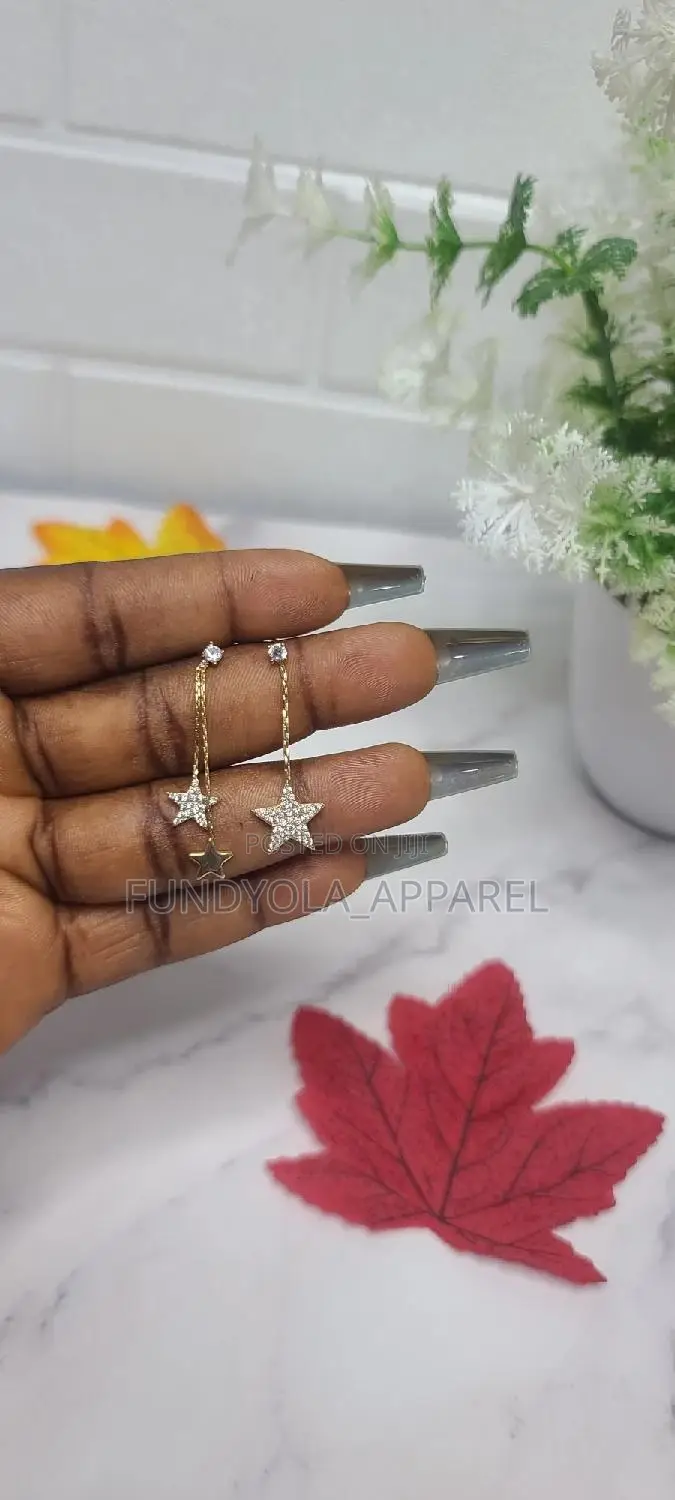 Fashionable Female Gold Earring