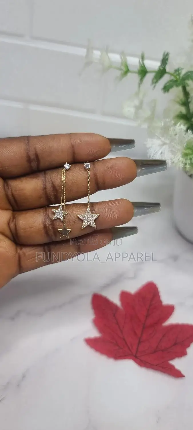 Fashionable Female Gold Earring