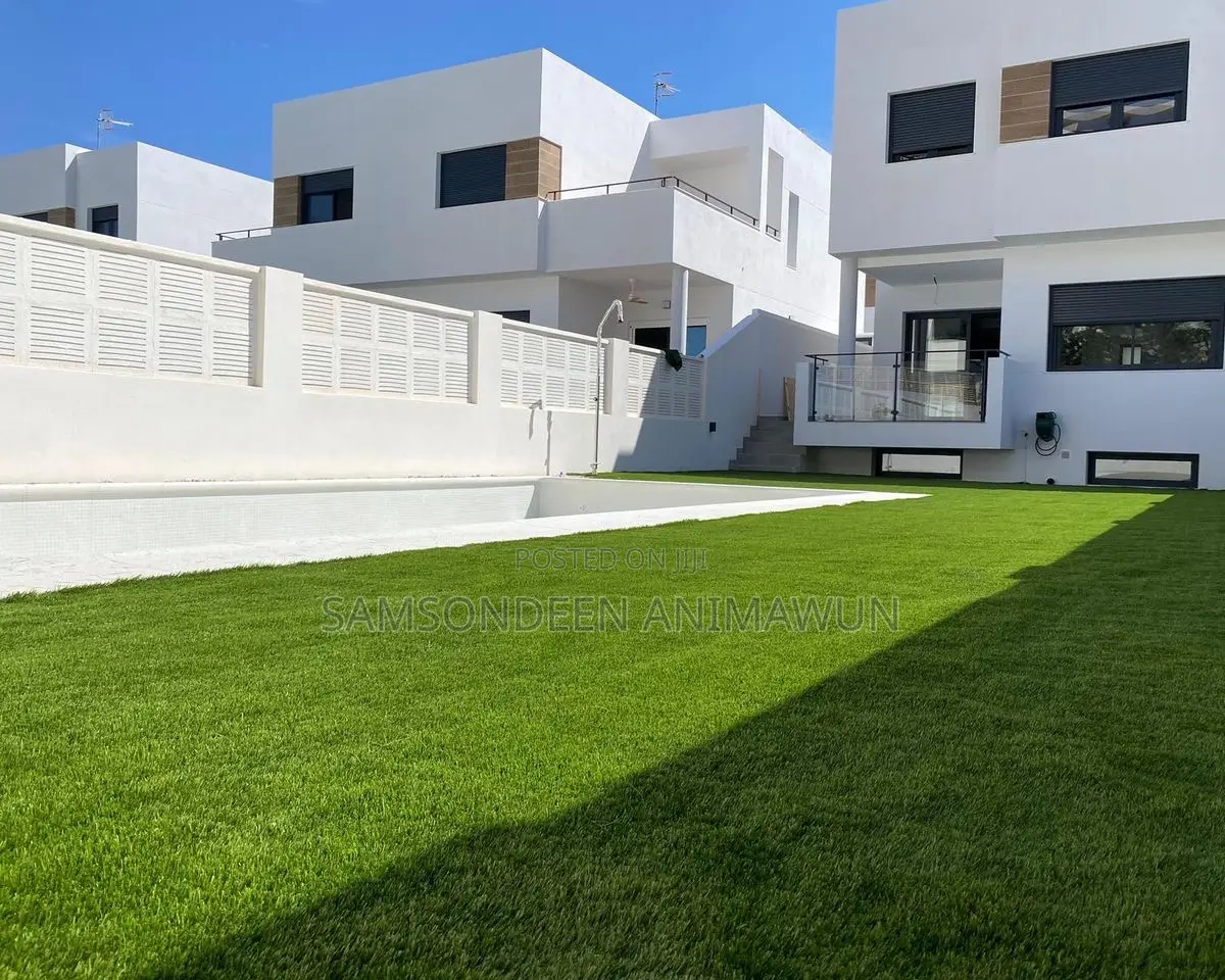 Swimming Pool Artificial Grass