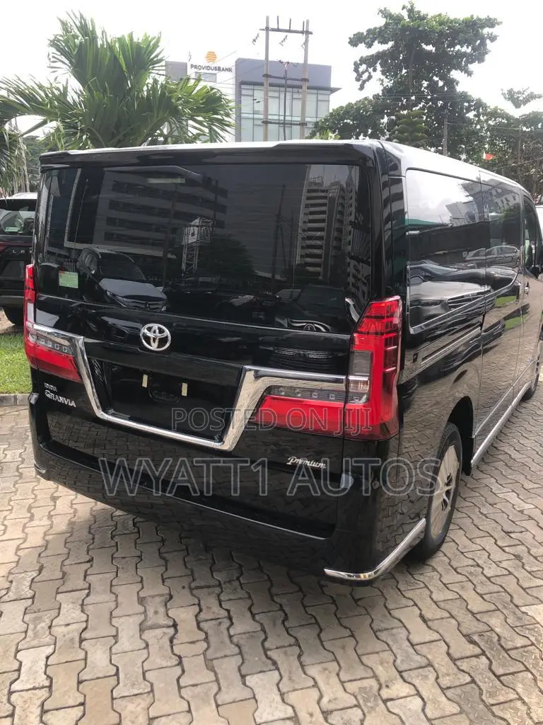 New Toyota Sienna 2025 Black