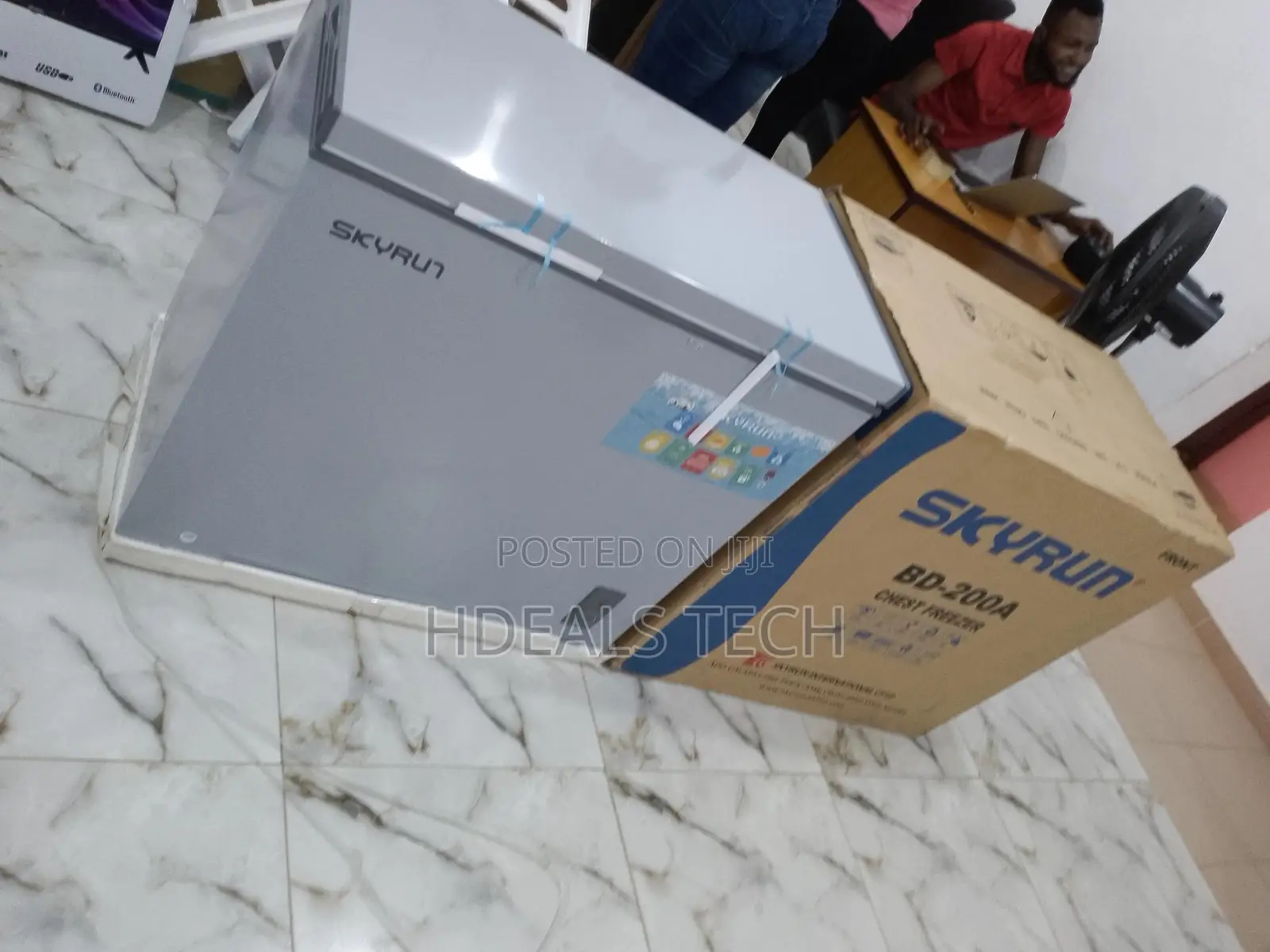 Standard 200 Litres BD-200A Skyrun Chest Freezer .