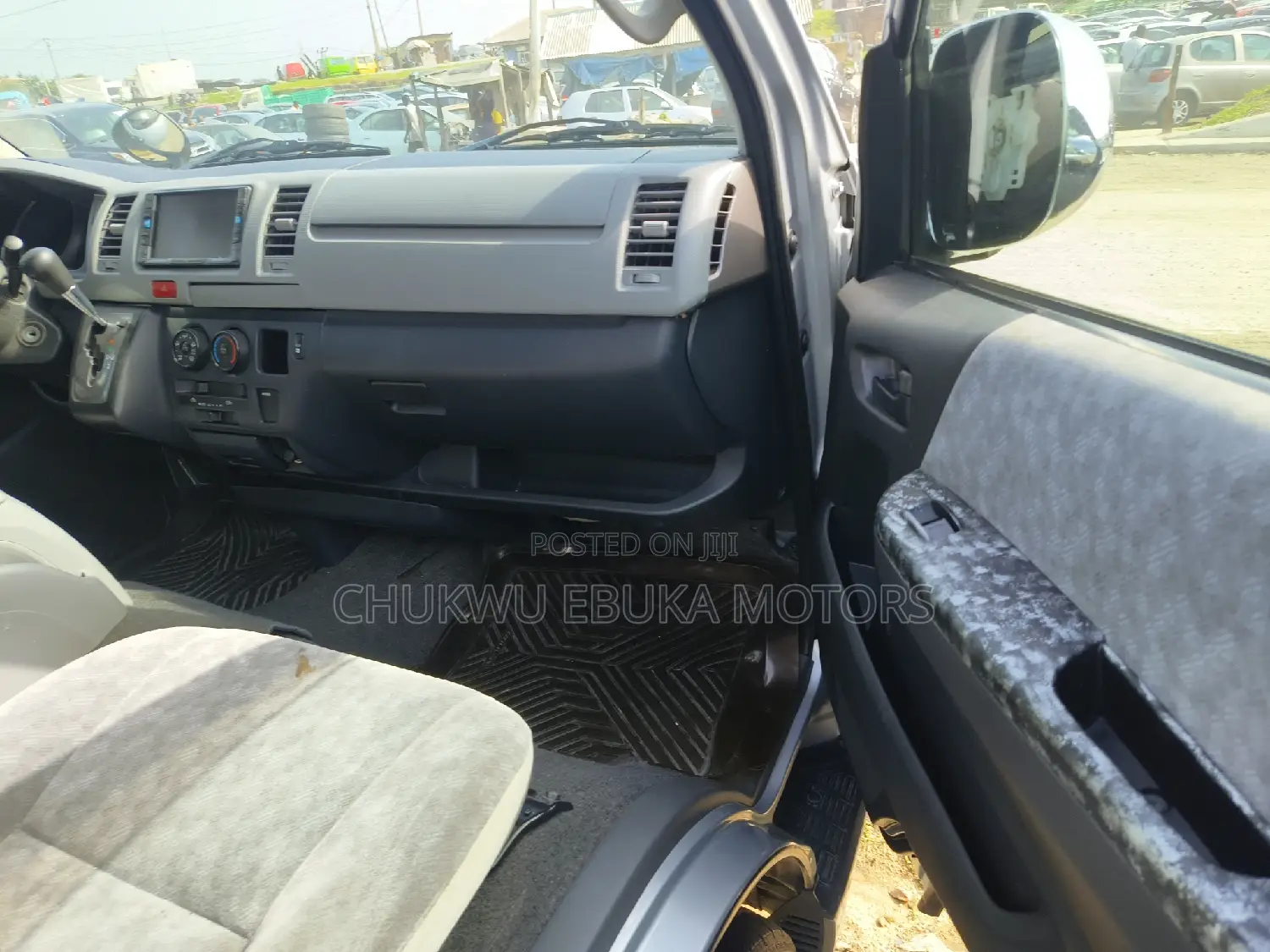 Toyota HiAce 2013 Silver