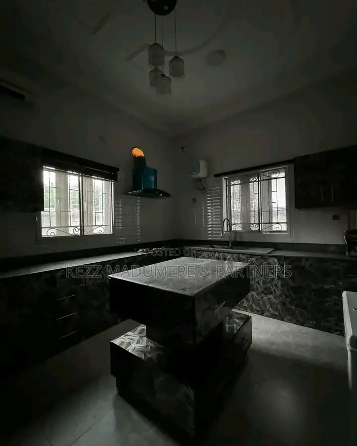 6bdrm Duplex in Shell Cooperative, Port-Harcourt for sale
