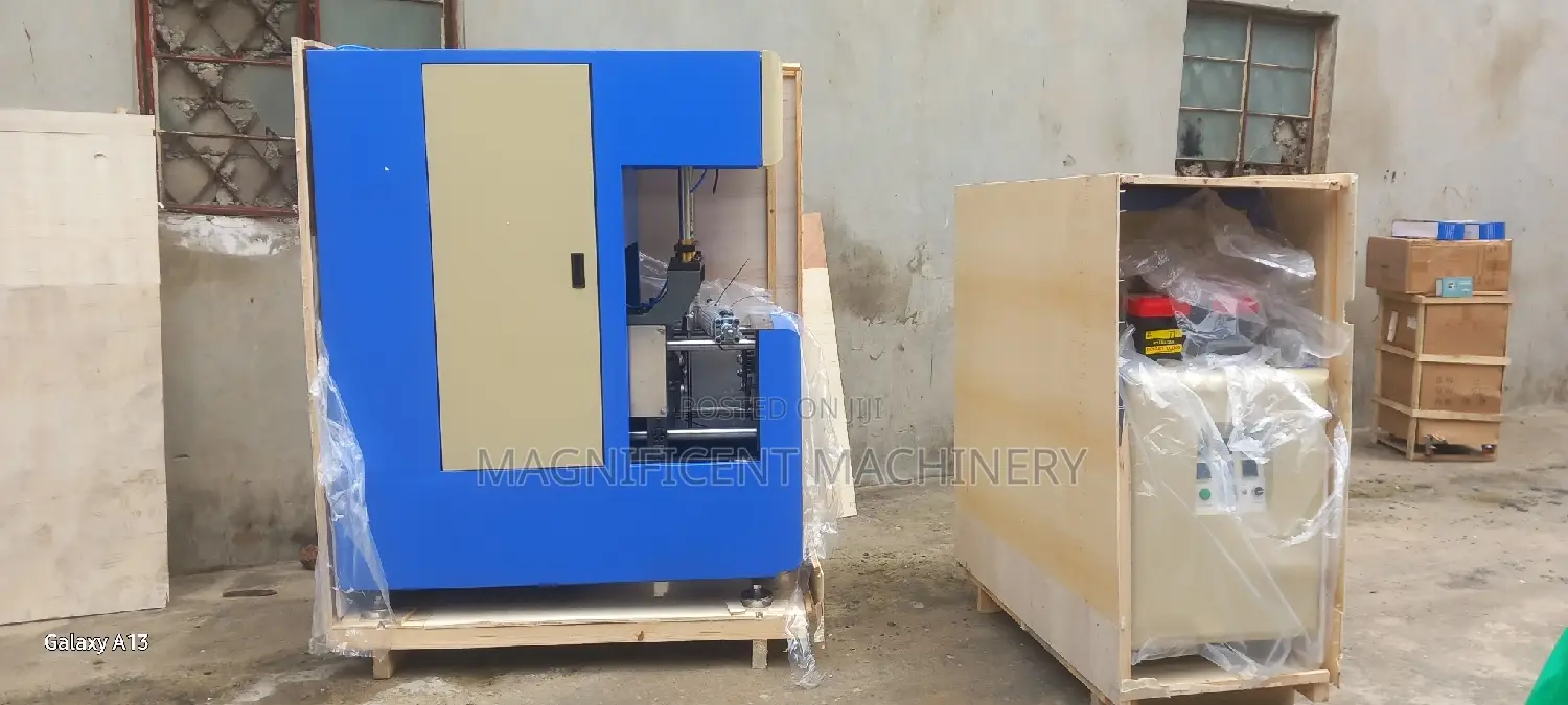 Hz880 Semi-Automatic Pet Bottles Blowing and Making Machine