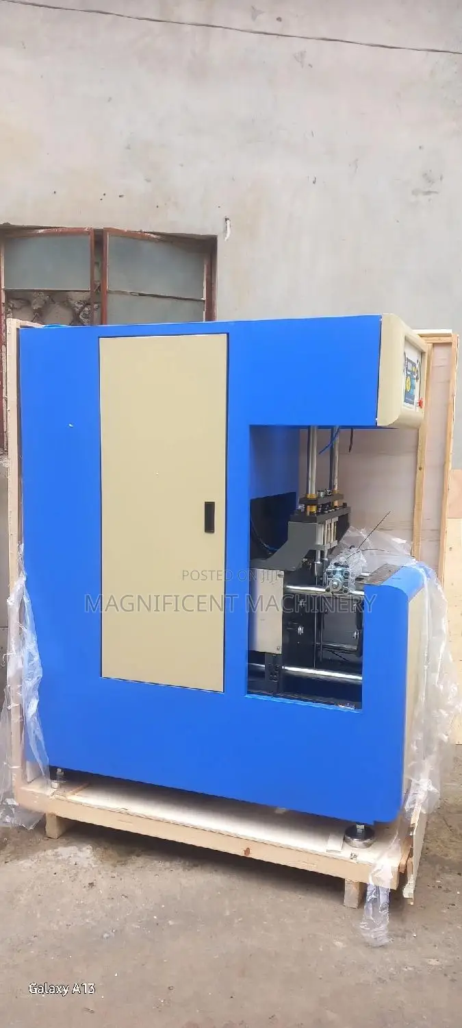 Hz880 Semi-Automatic Pet Bottles Blowing and Making Machine