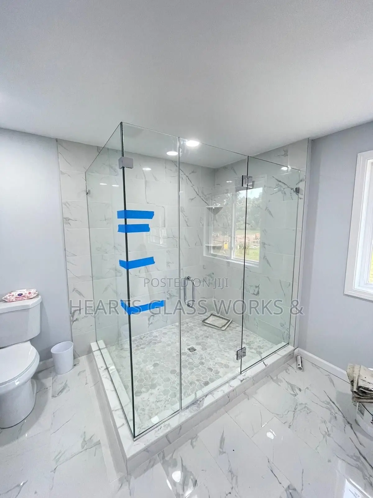 L Shaped Design Shower Enclosure Installed With 10mm