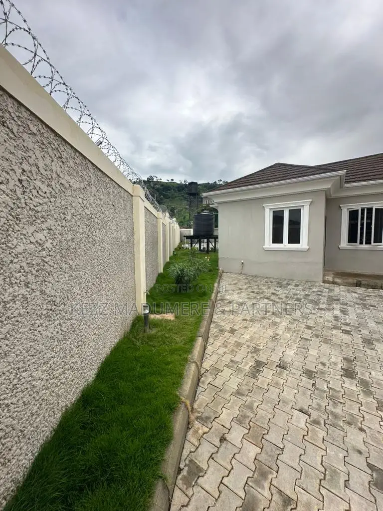 6bdrm Duplex in Katampe Extension , for sale
