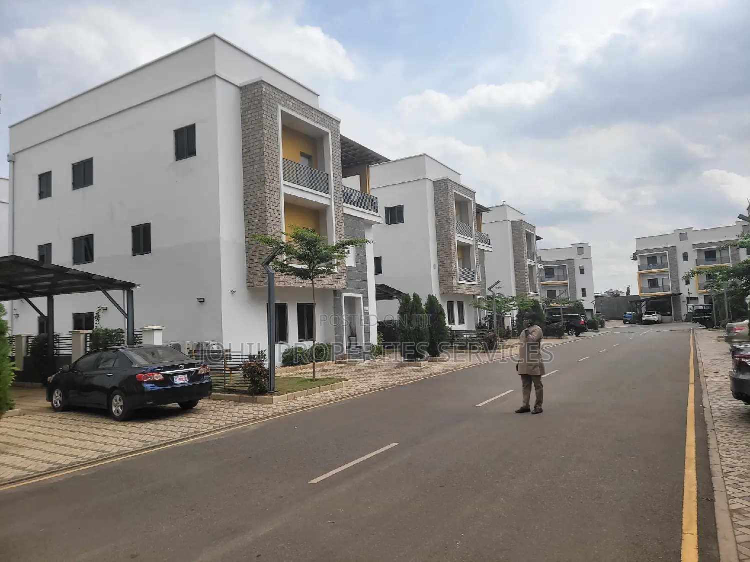 5bdrm Duplex in Cosgrove Estate In for sale