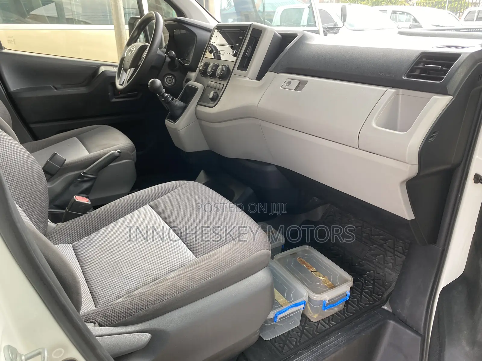 Toyota HiAce 2019 White