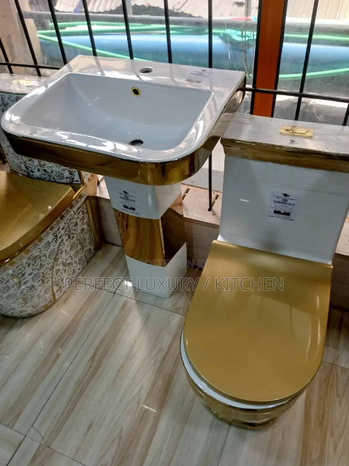 Quality (Rockford) Gold and White W.C Water Closet