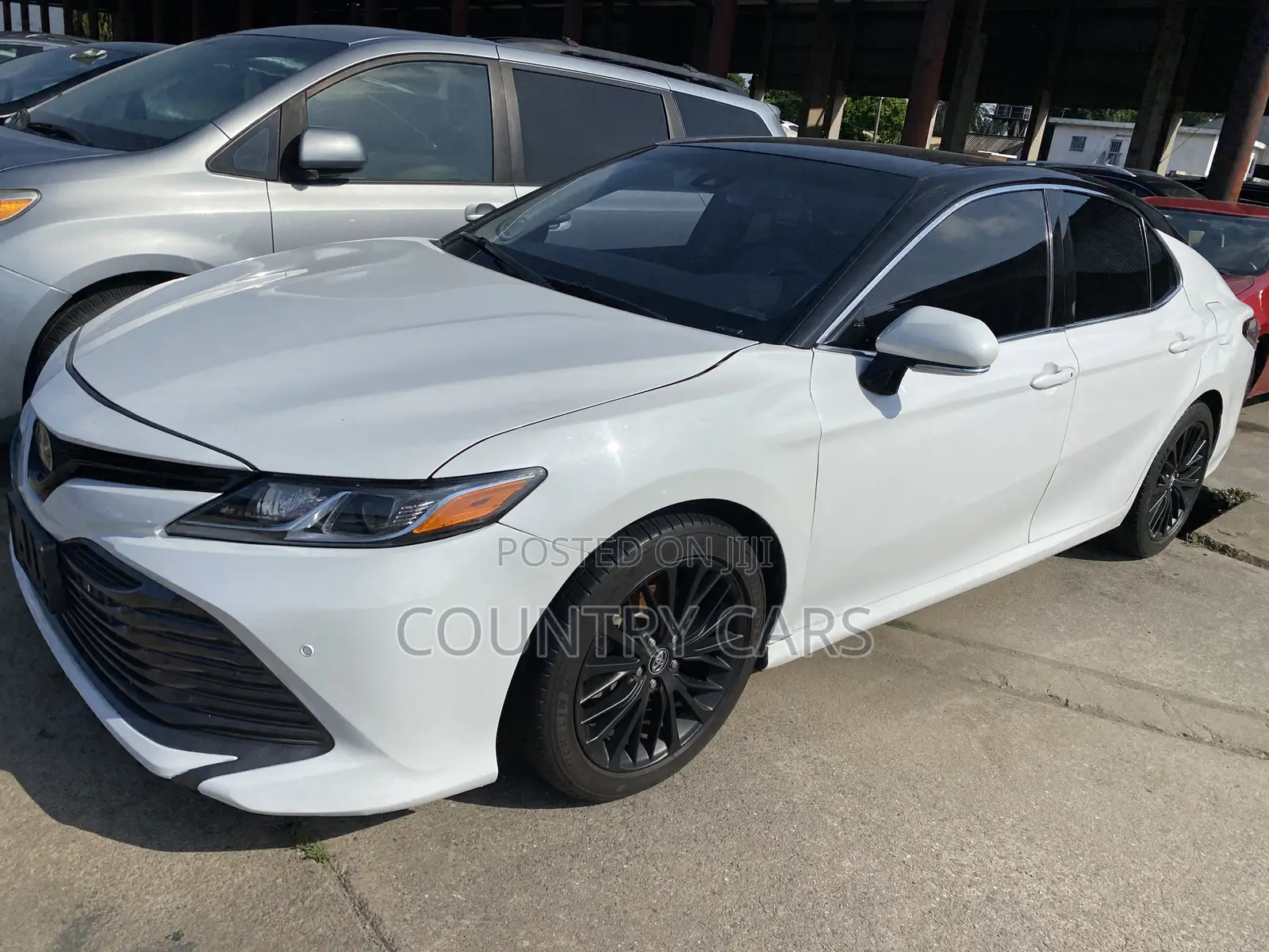 Toyota Camry XLE FWD (2.5L 4cyl 8AM) 2018 Off white