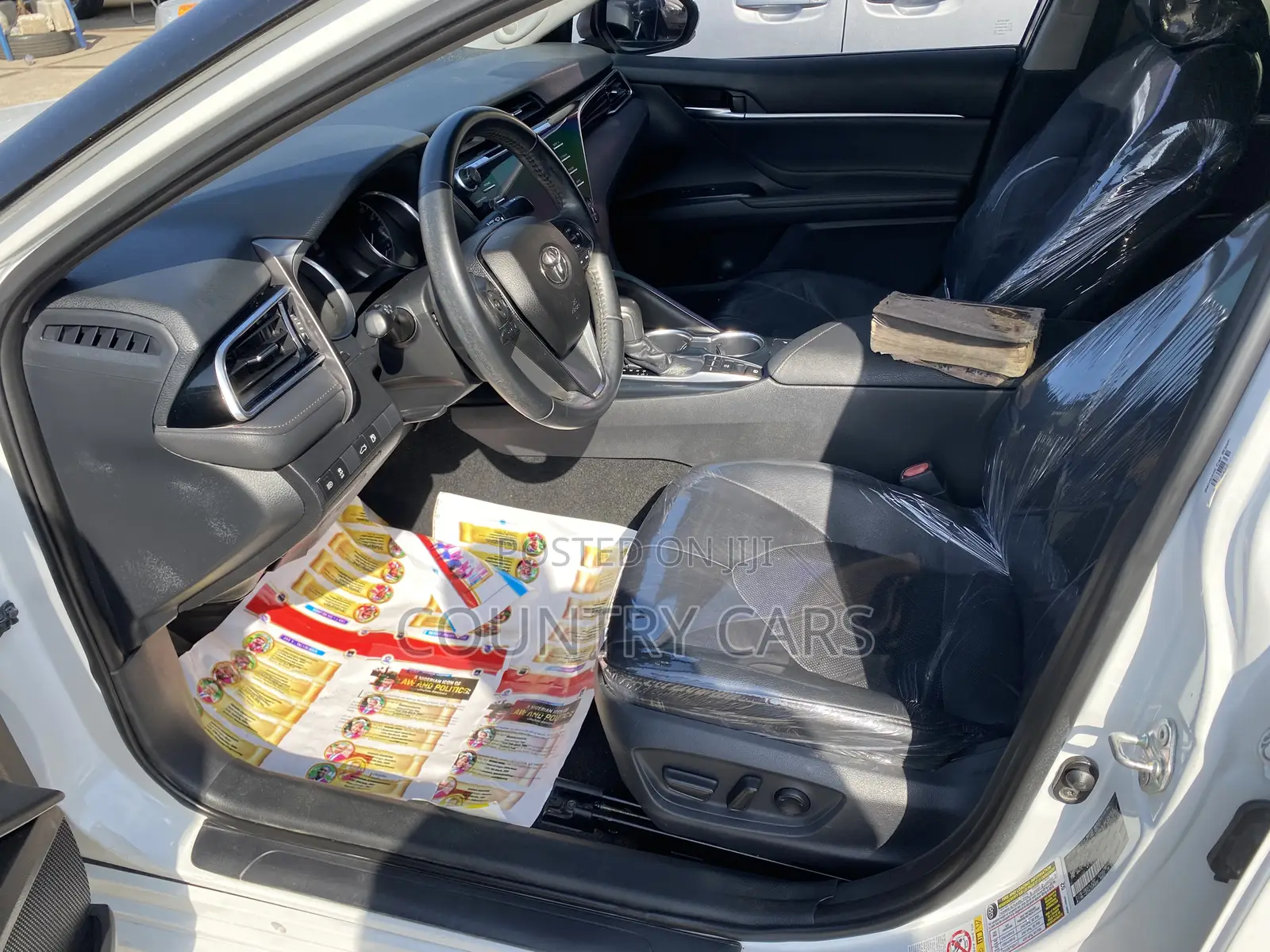 Toyota Camry XLE FWD (2.5L 4cyl 8AM) 2018 Off white