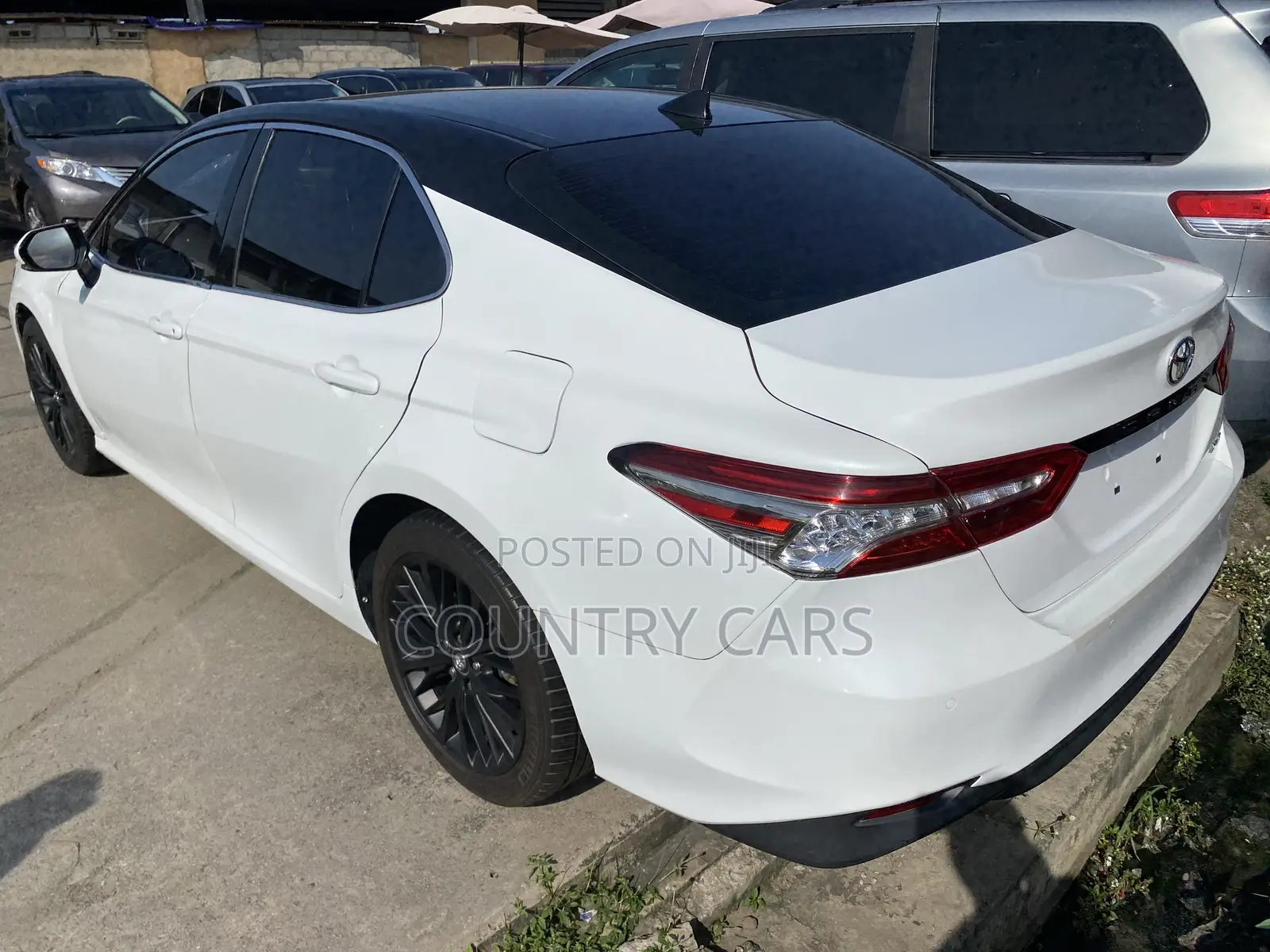 Toyota Camry XLE FWD (2.5L 4cyl 8AM) 2018 Off white